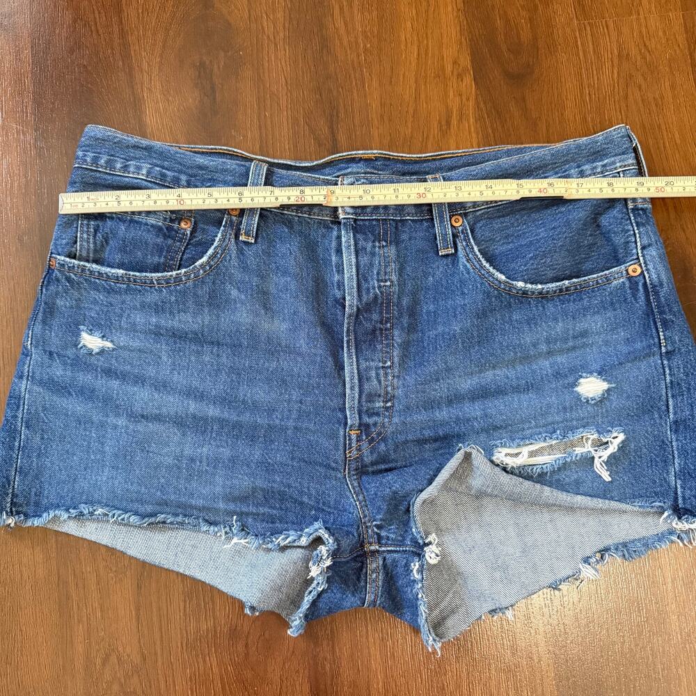 Levi's 501XX Denim Shorts Medium Wash Sz 33 High Rise Cut Off Casual Everyday - Picture 6 of 8
